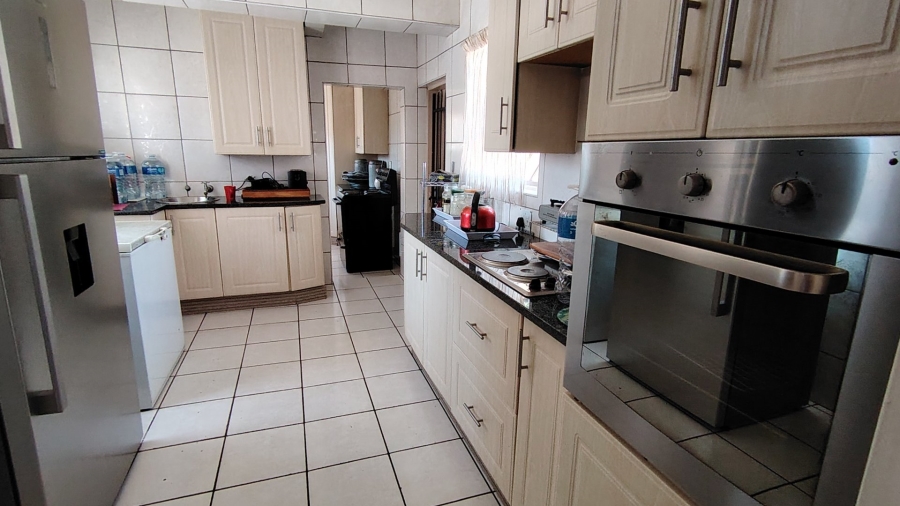 5 Bedroom Property for Sale in Eldoraigne Gauteng