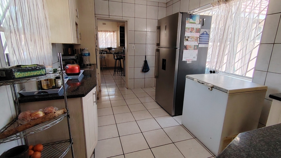 5 Bedroom Property for Sale in Eldoraigne Gauteng