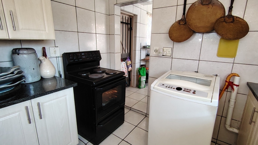 5 Bedroom Property for Sale in Eldoraigne Gauteng
