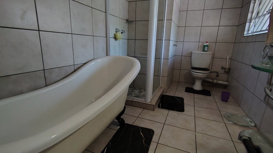 5 Bedroom Property for Sale in Eldoraigne Gauteng