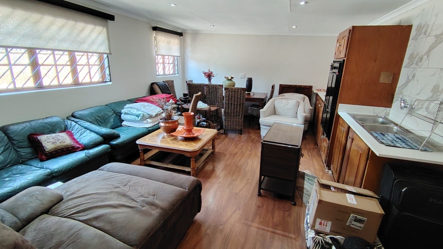 5 Bedroom Property for Sale in Eldoraigne Gauteng