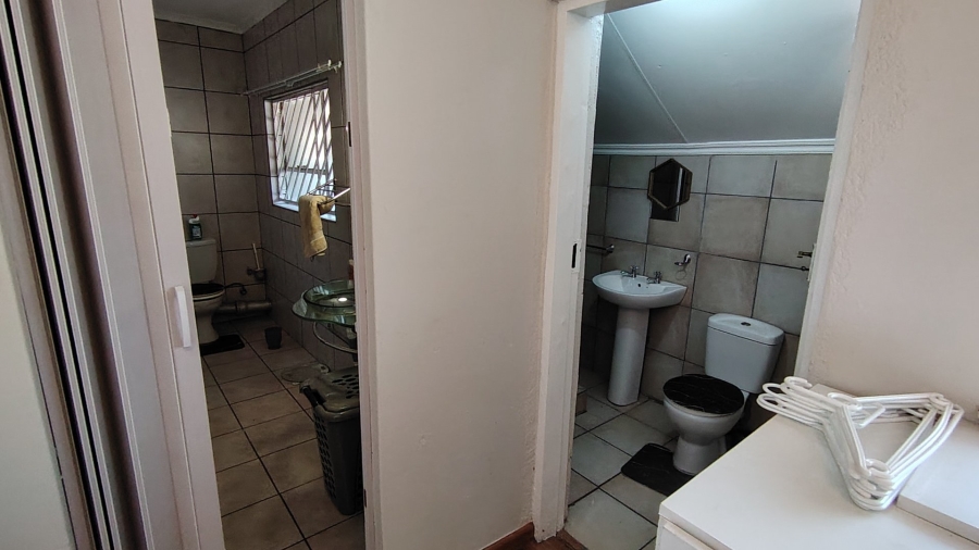 5 Bedroom Property for Sale in Eldoraigne Gauteng