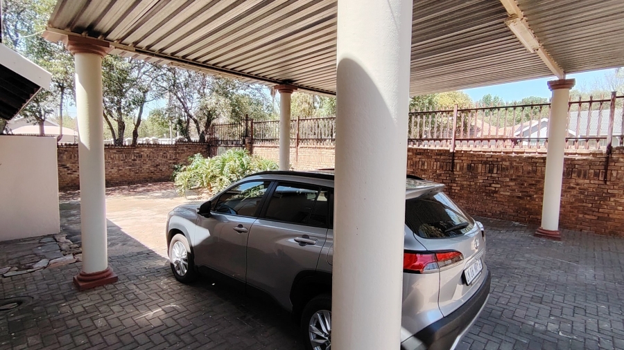 5 Bedroom Property for Sale in Eldoraigne Gauteng