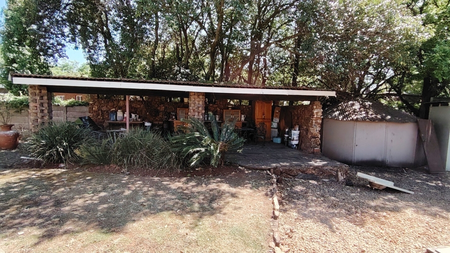 5 Bedroom Property for Sale in Eldoraigne Gauteng