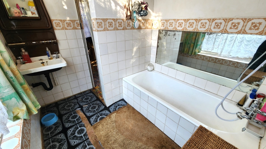 6 Bedroom Property for Sale in Primrose Gauteng