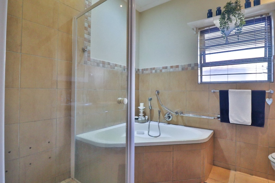 3 Bedroom Property for Sale in The Retreat Gauteng