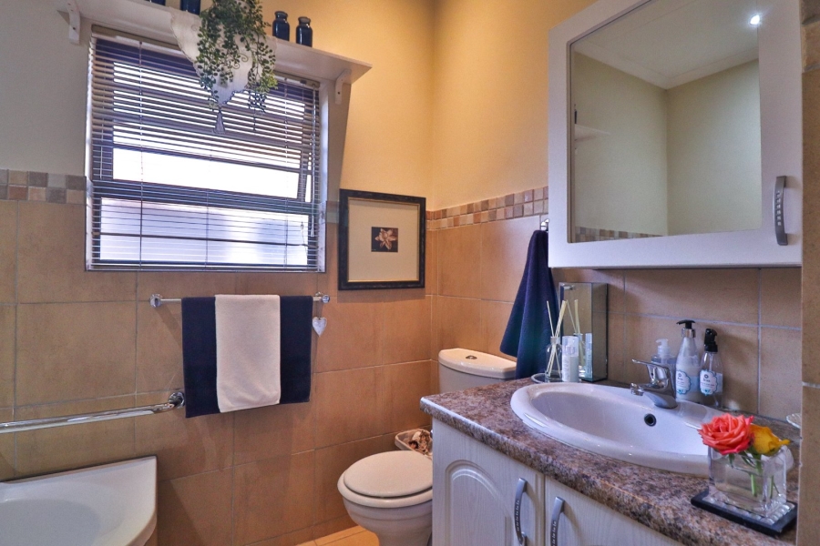 3 Bedroom Property for Sale in The Retreat Gauteng