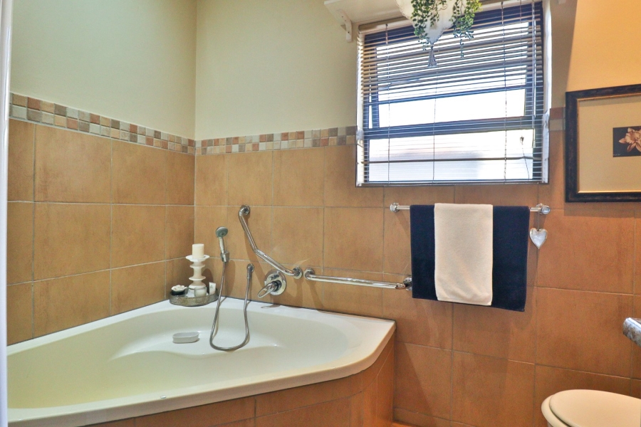3 Bedroom Property for Sale in The Retreat Gauteng