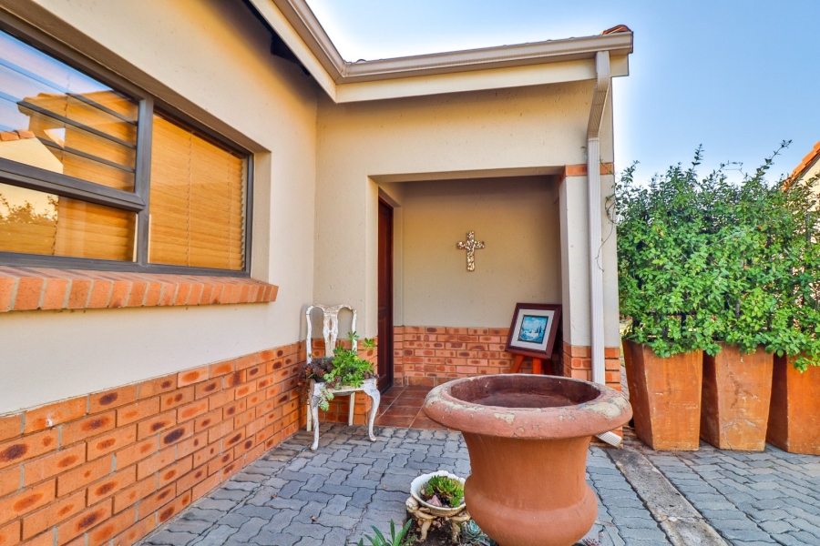 3 Bedroom Property for Sale in The Retreat Gauteng