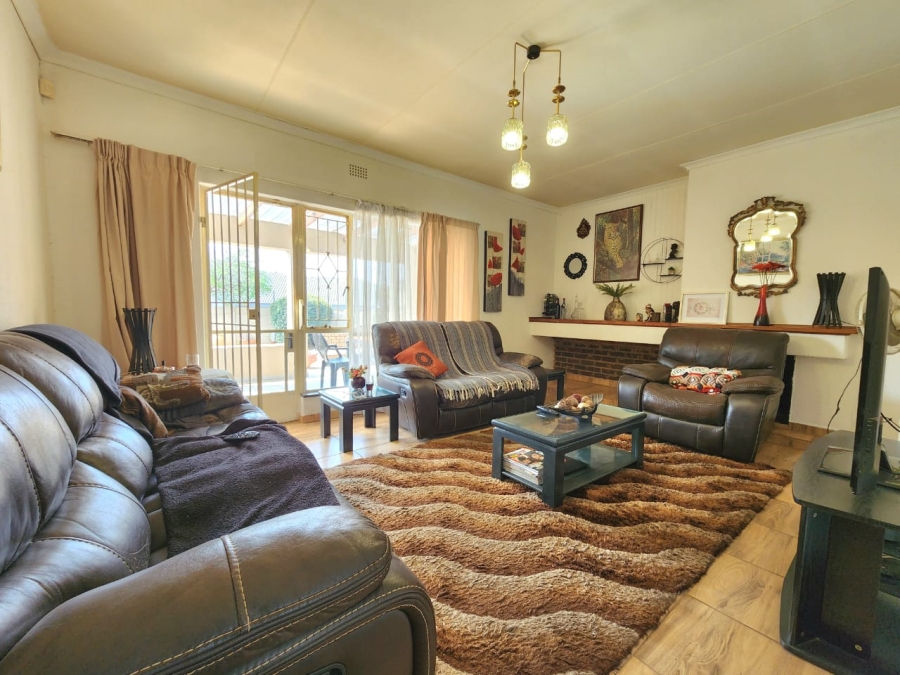 4 Bedroom Property for Sale in Glenanda Gauteng