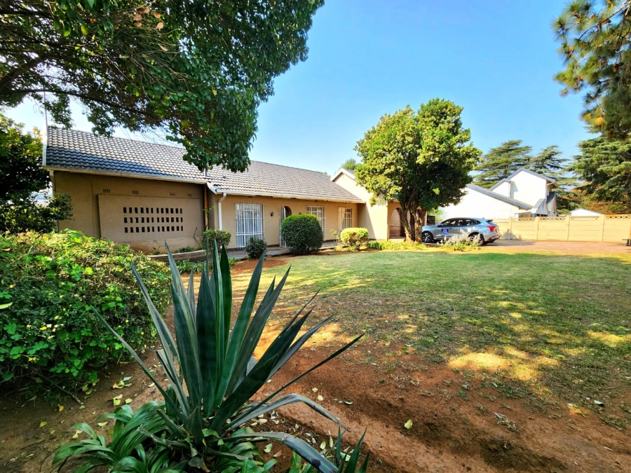 4 Bedroom Property for Sale in Glenanda Gauteng