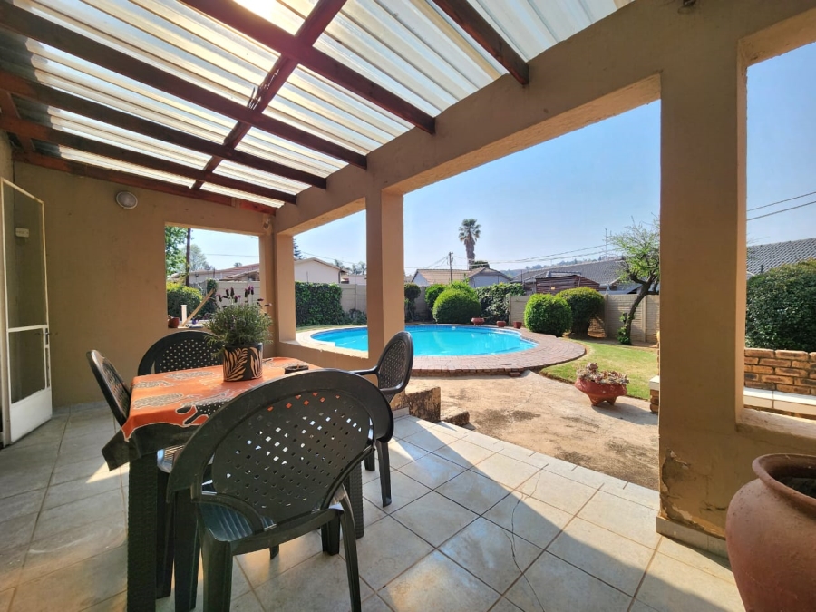 4 Bedroom Property for Sale in Glenanda Gauteng