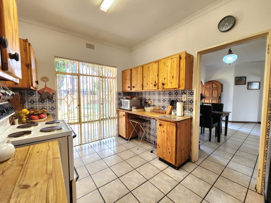 4 Bedroom Property for Sale in Glenanda Gauteng
