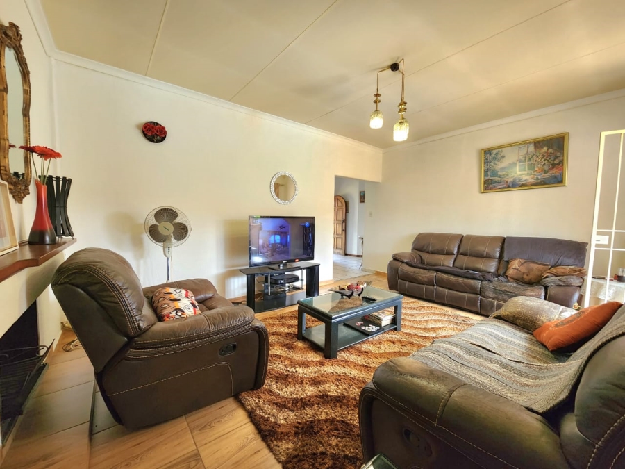 4 Bedroom Property for Sale in Glenanda Gauteng