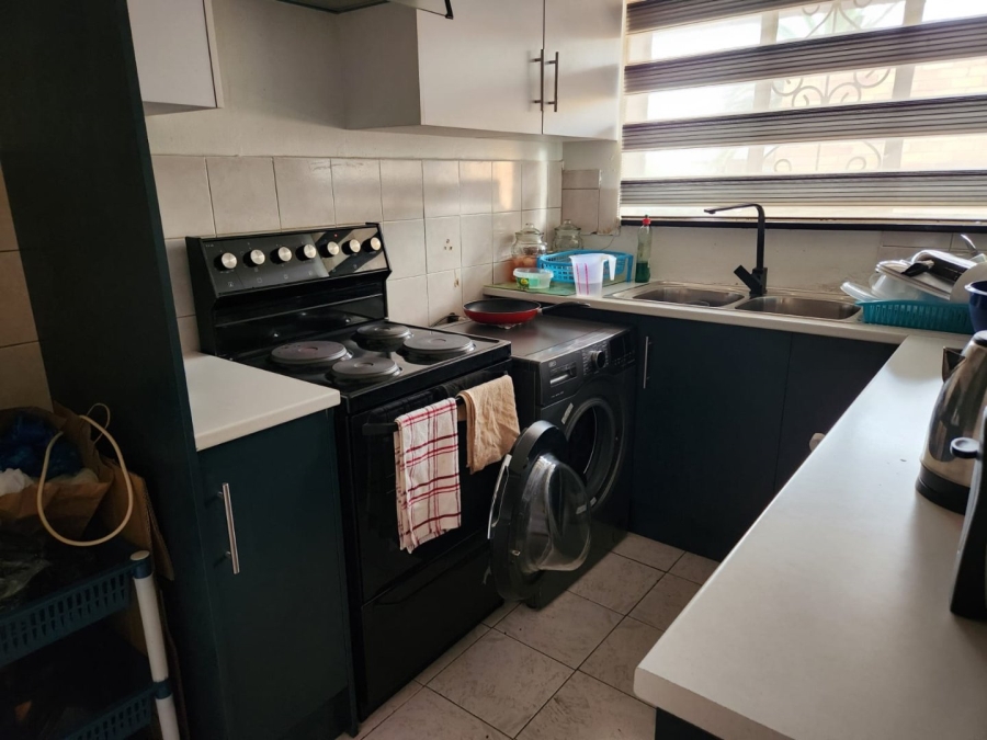 2 Bedroom Property for Sale in Crown Gardens Gauteng