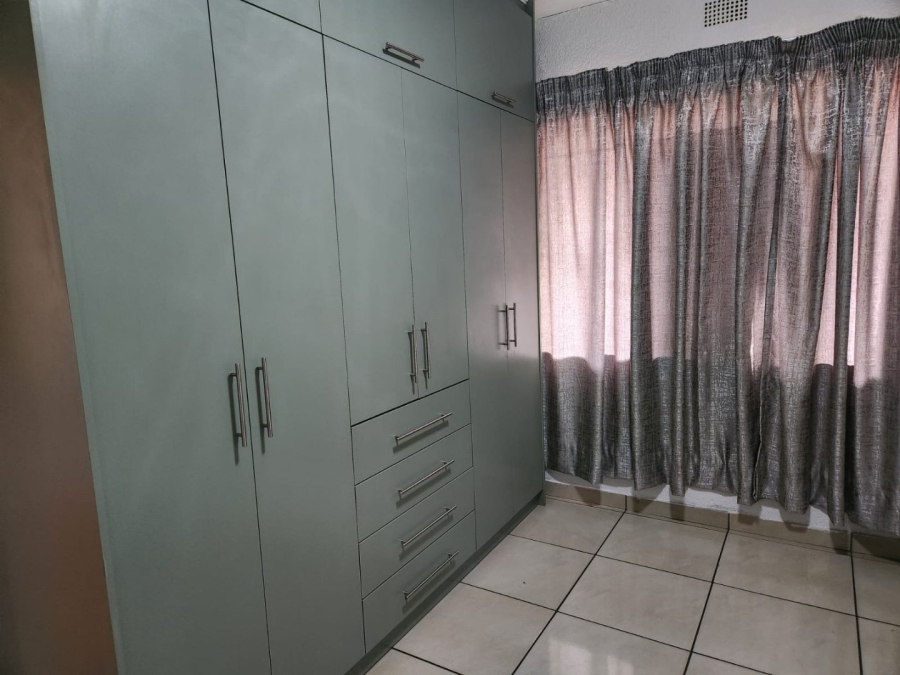 2 Bedroom Property for Sale in Crown Gardens Gauteng