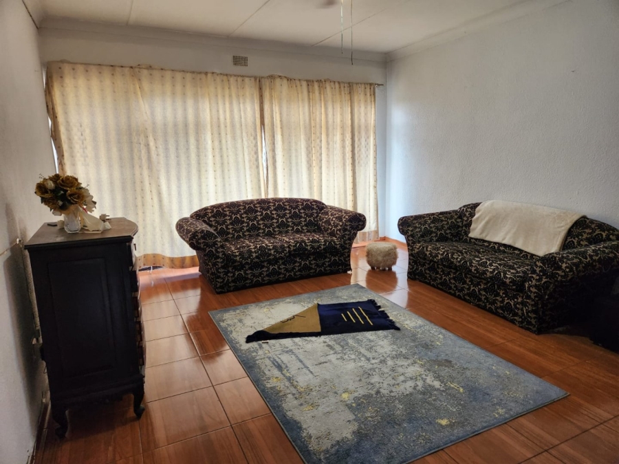2 Bedroom Property for Sale in Crown Gardens Gauteng