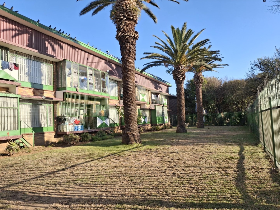 2 Bedroom Property for Sale in Crown Gardens Gauteng