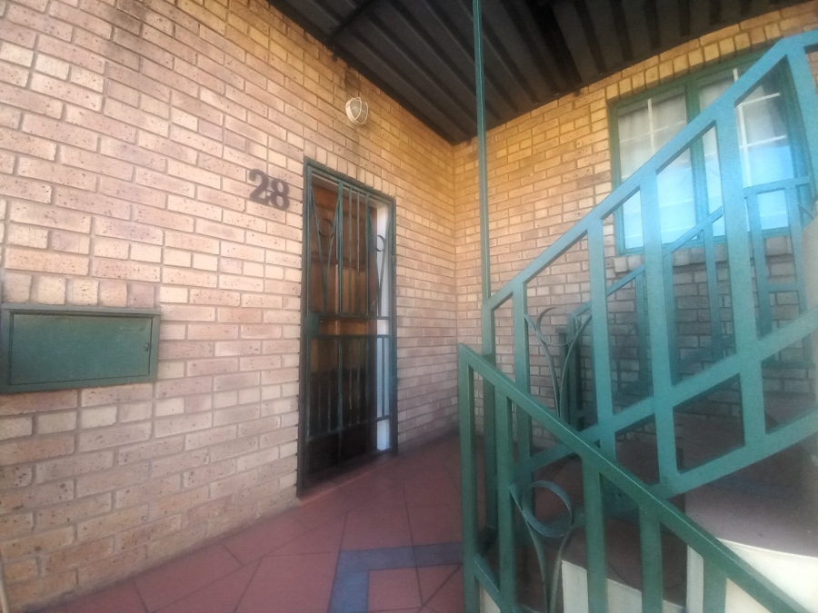 To Let 3 Bedroom Property for Rent in Die Hoewes Gauteng