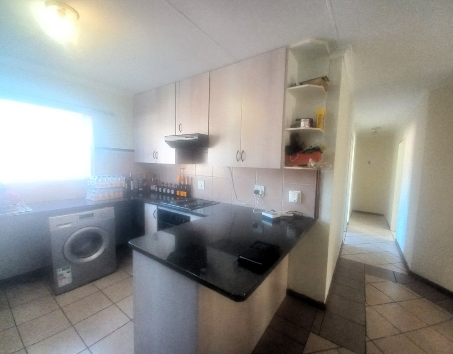 To Let 3 Bedroom Property for Rent in Die Hoewes Gauteng