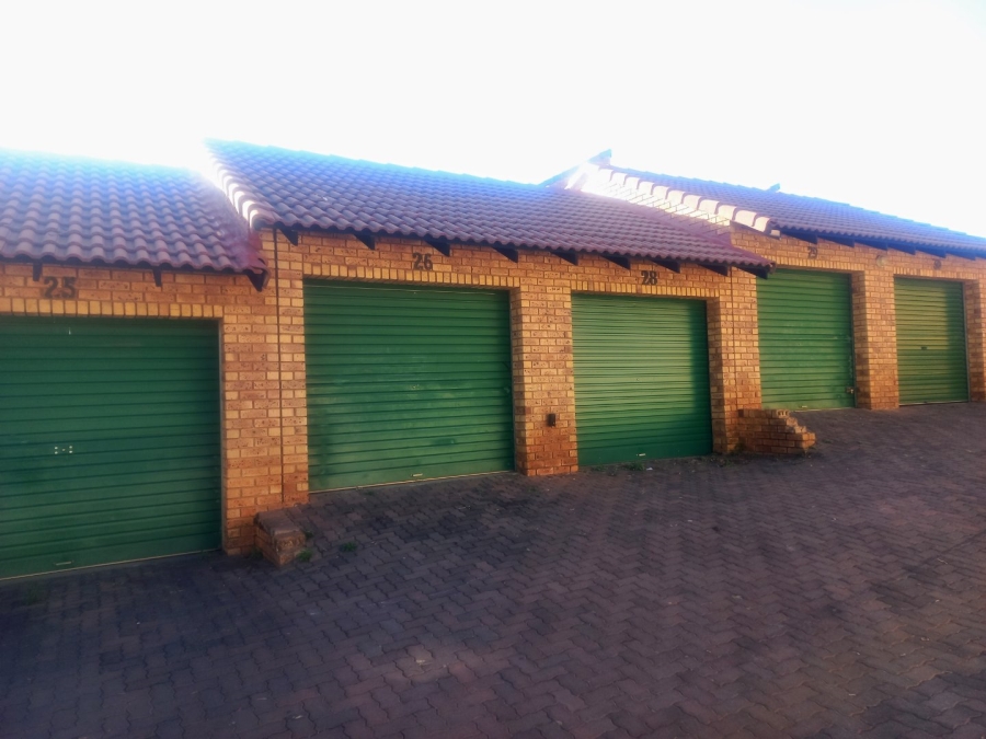 To Let 3 Bedroom Property for Rent in Die Hoewes Gauteng
