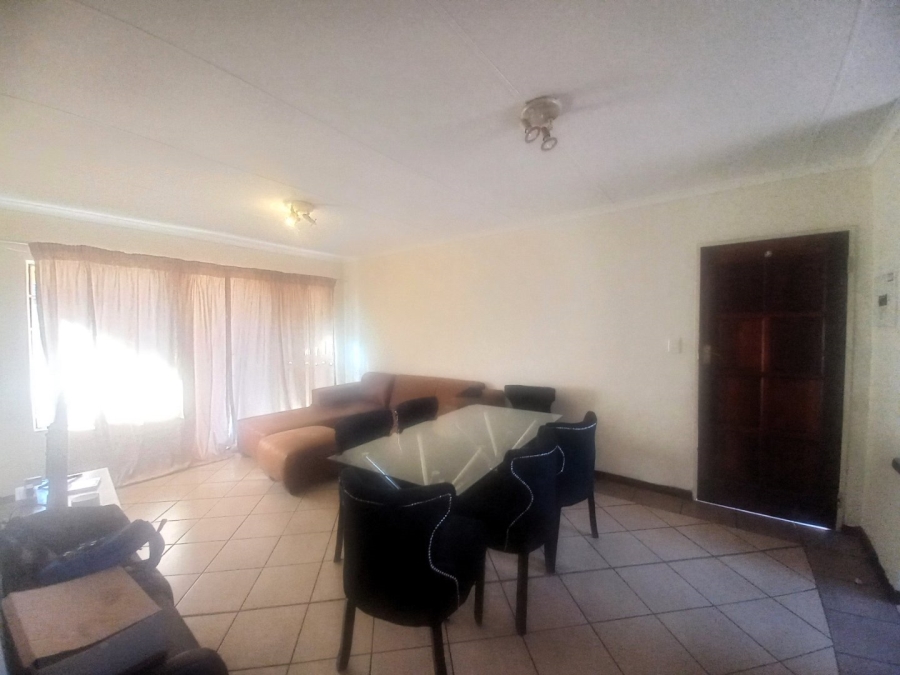 To Let 3 Bedroom Property for Rent in Die Hoewes Gauteng