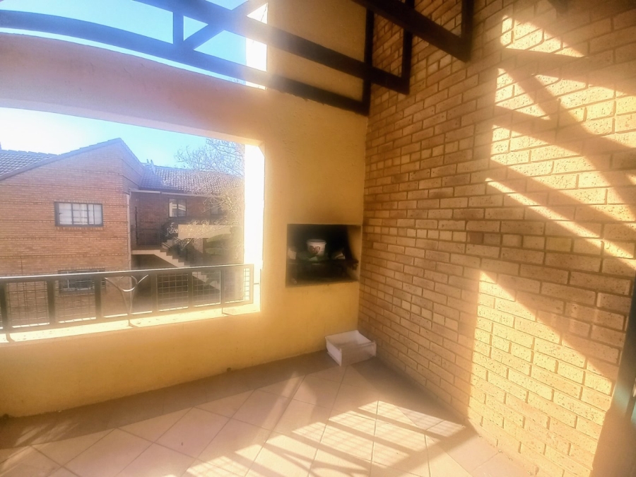 To Let 3 Bedroom Property for Rent in Die Hoewes Gauteng