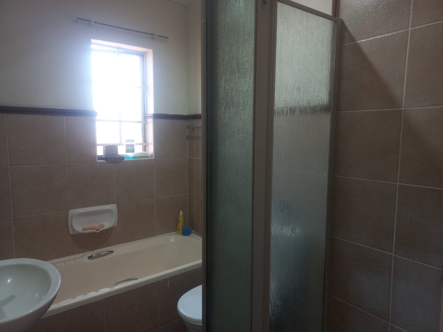 To Let 3 Bedroom Property for Rent in Die Hoewes Gauteng