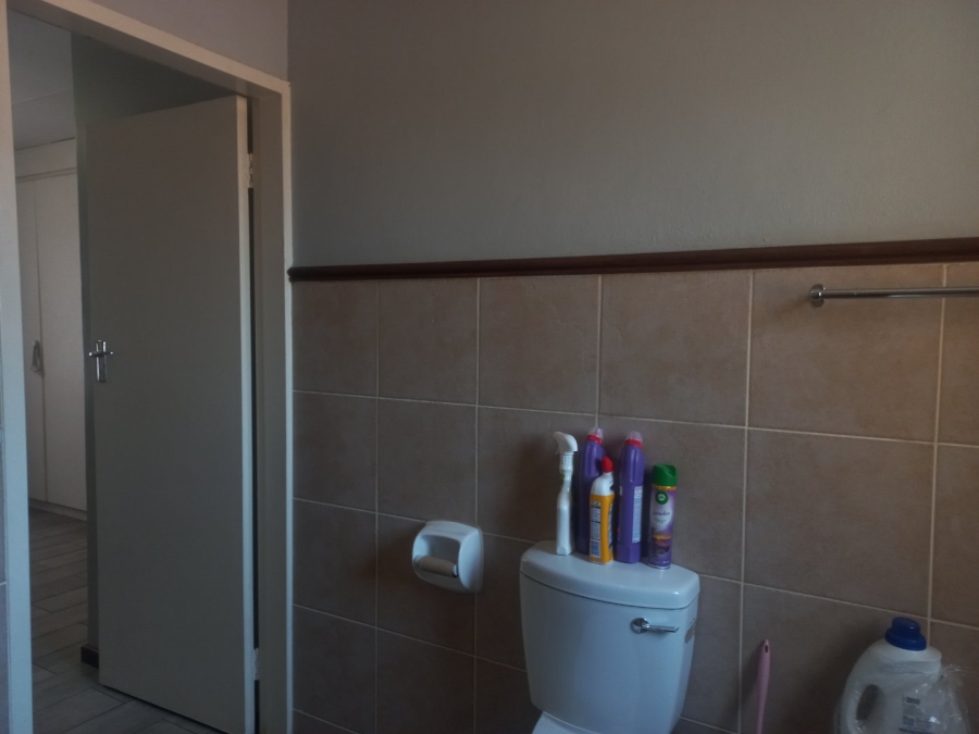 To Let 3 Bedroom Property for Rent in Die Hoewes Gauteng