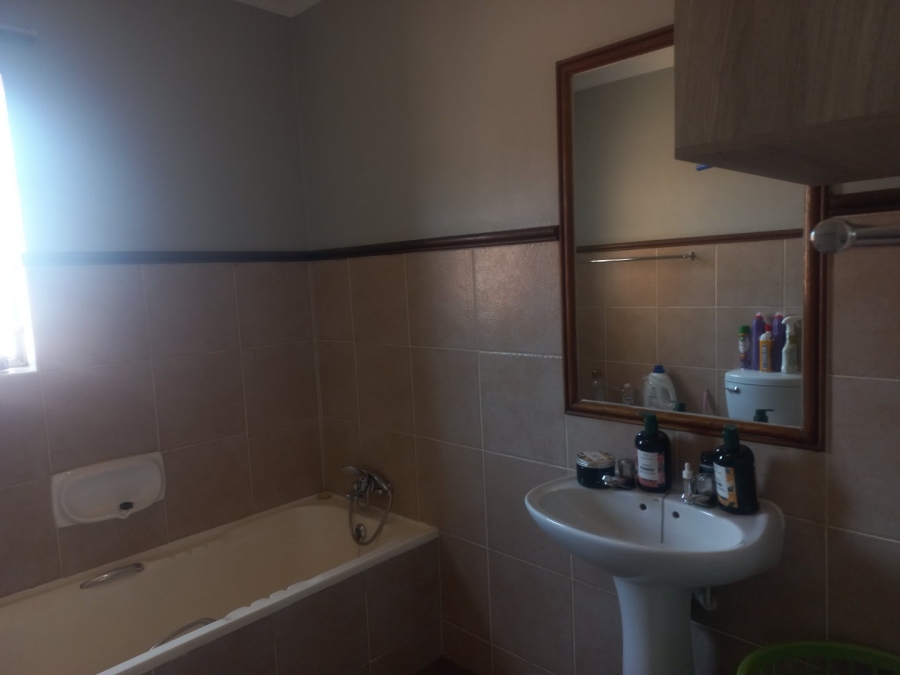 To Let 3 Bedroom Property for Rent in Die Hoewes Gauteng
