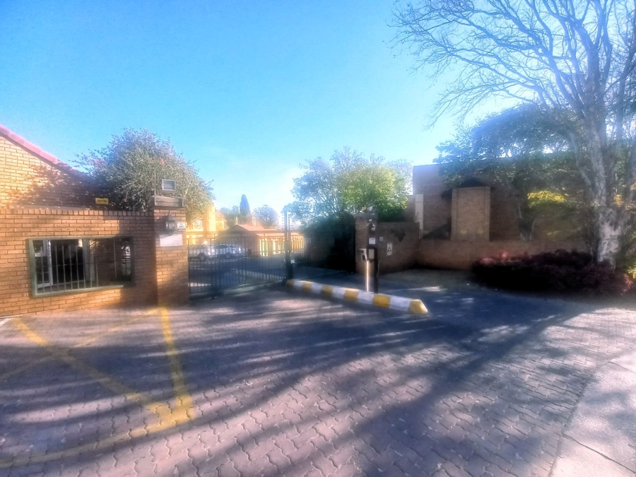 To Let 3 Bedroom Property for Rent in Die Hoewes Gauteng