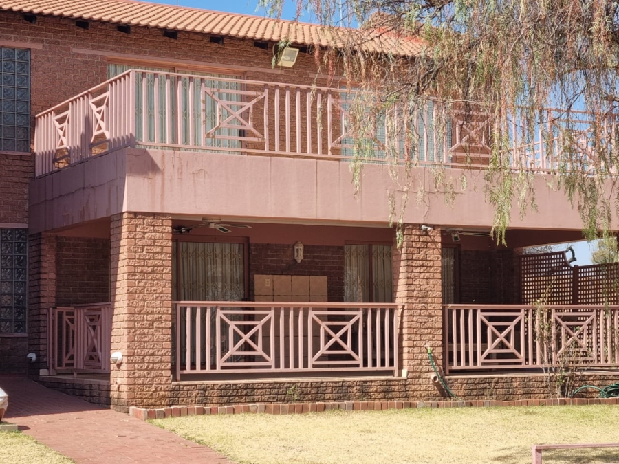 5 Bedroom Property for Sale in Vaaloewer Gauteng