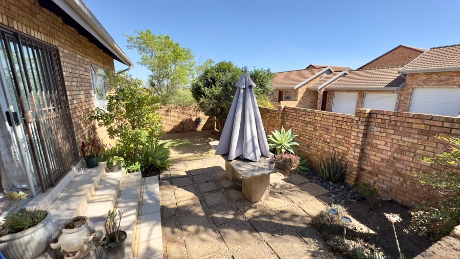 2 Bedroom Property for Sale in Amberfield Gauteng