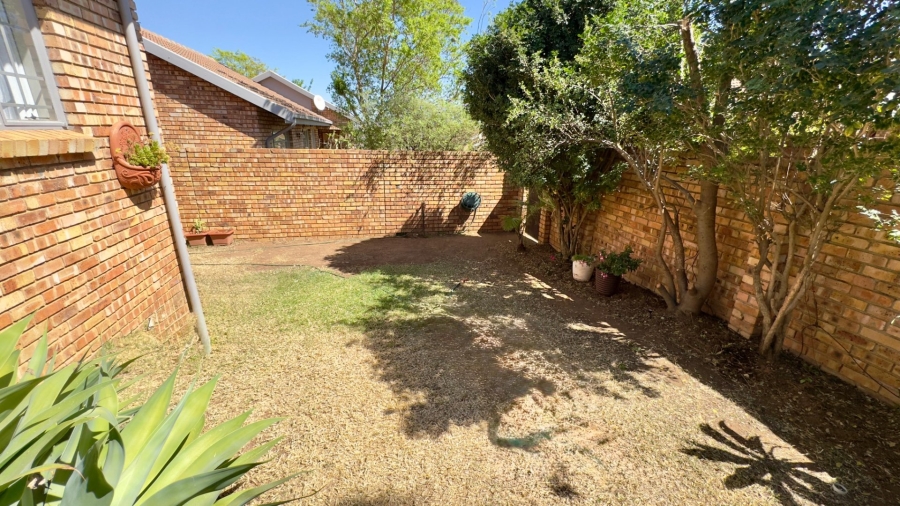 2 Bedroom Property for Sale in Amberfield Gauteng