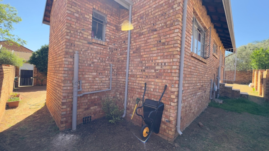 2 Bedroom Property for Sale in Amberfield Gauteng