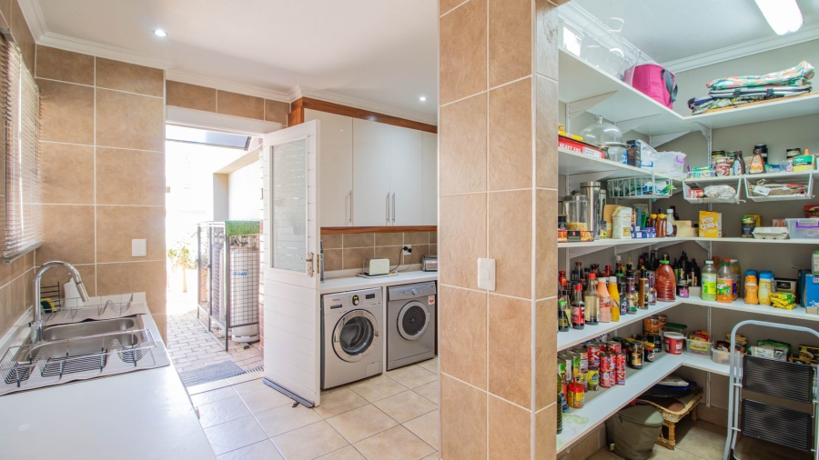 5 Bedroom Property for Sale in Serengeti Lifestyle Estate Gauteng