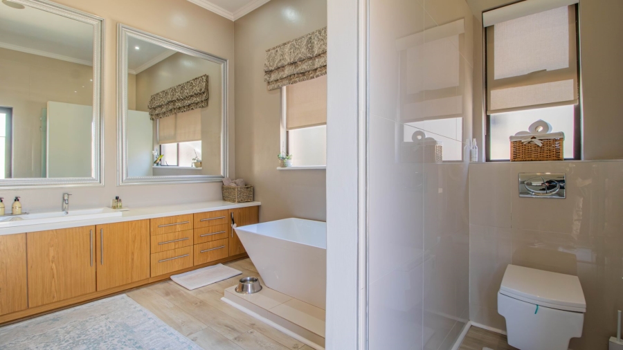 5 Bedroom Property for Sale in Serengeti Lifestyle Estate Gauteng