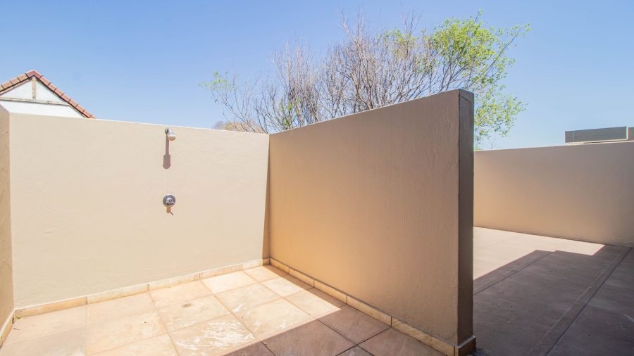 5 Bedroom Property for Sale in Serengeti Lifestyle Estate Gauteng