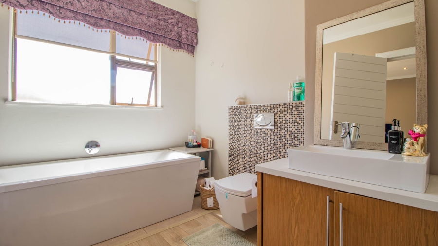 5 Bedroom Property for Sale in Serengeti Lifestyle Estate Gauteng