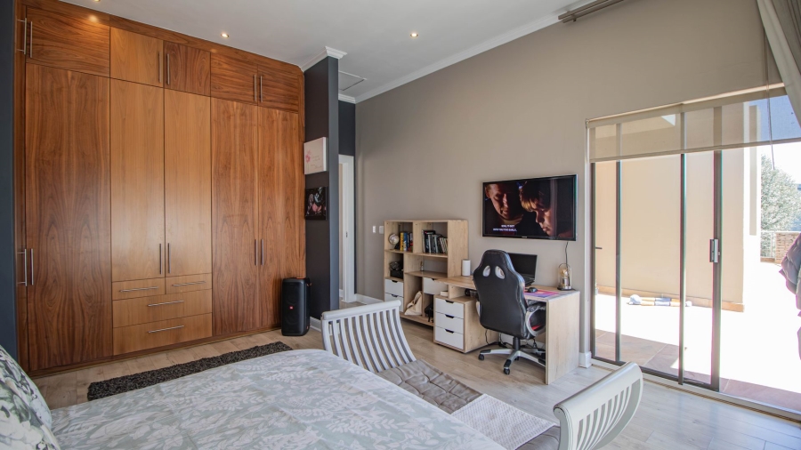 5 Bedroom Property for Sale in Serengeti Lifestyle Estate Gauteng