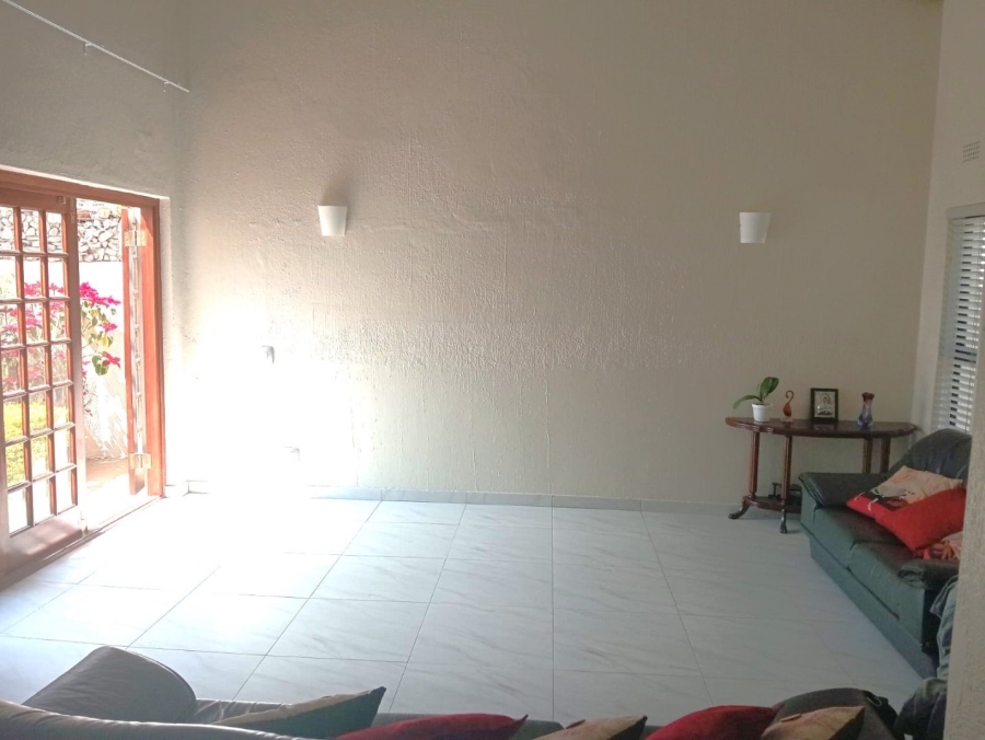 To Let 3 Bedroom Property for Rent in Sunnyrock Gauteng