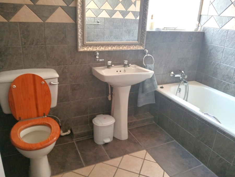 To Let 3 Bedroom Property for Rent in Sunnyrock Gauteng