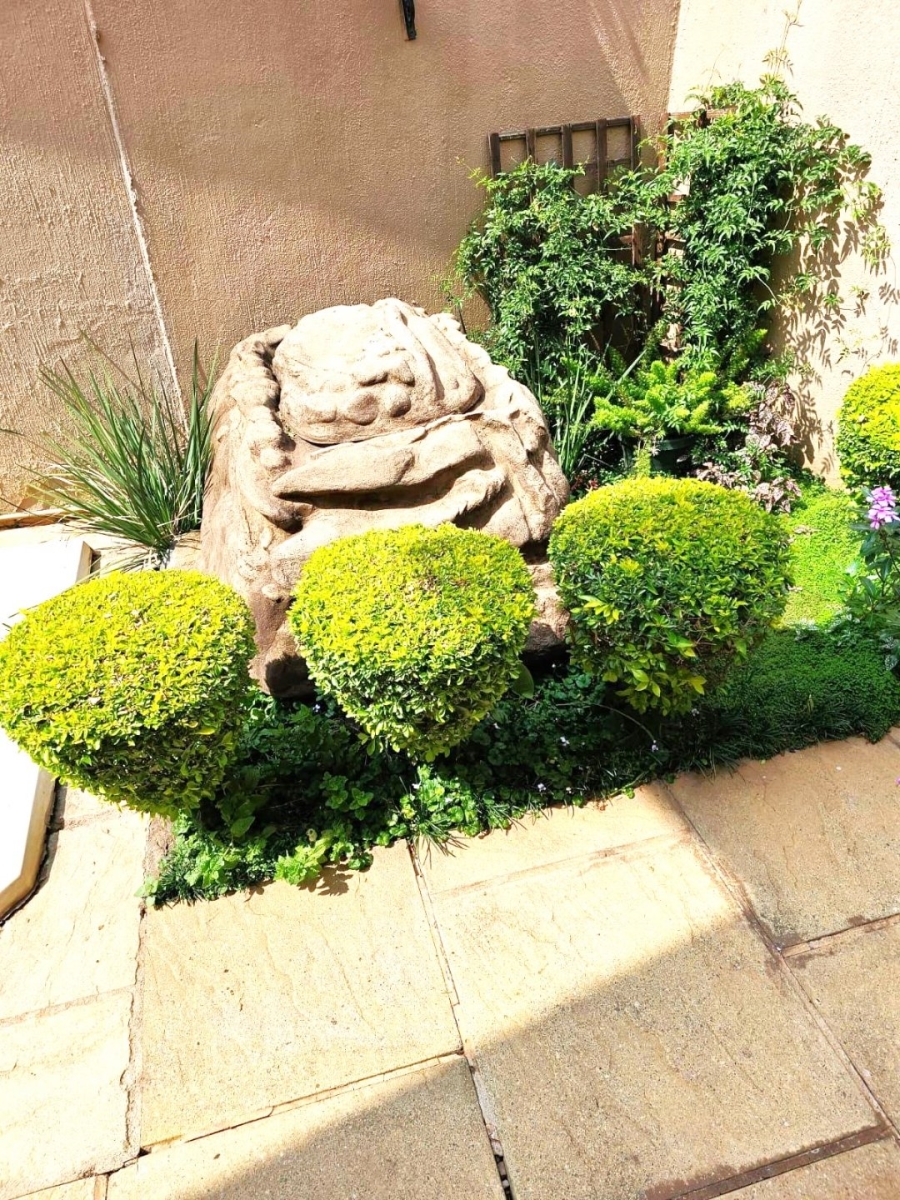 To Let 3 Bedroom Property for Rent in Sunnyrock Gauteng