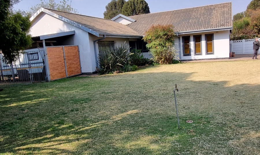 4 Bedroom Property for Sale in Sonland Park Gauteng