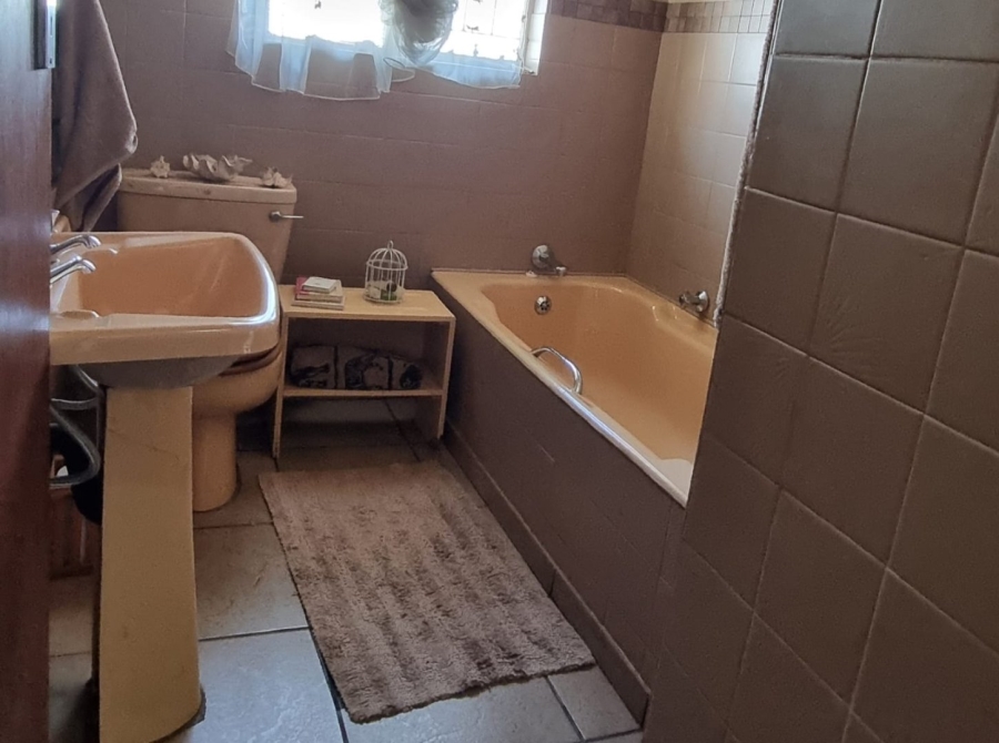 4 Bedroom Property for Sale in Sonland Park Gauteng