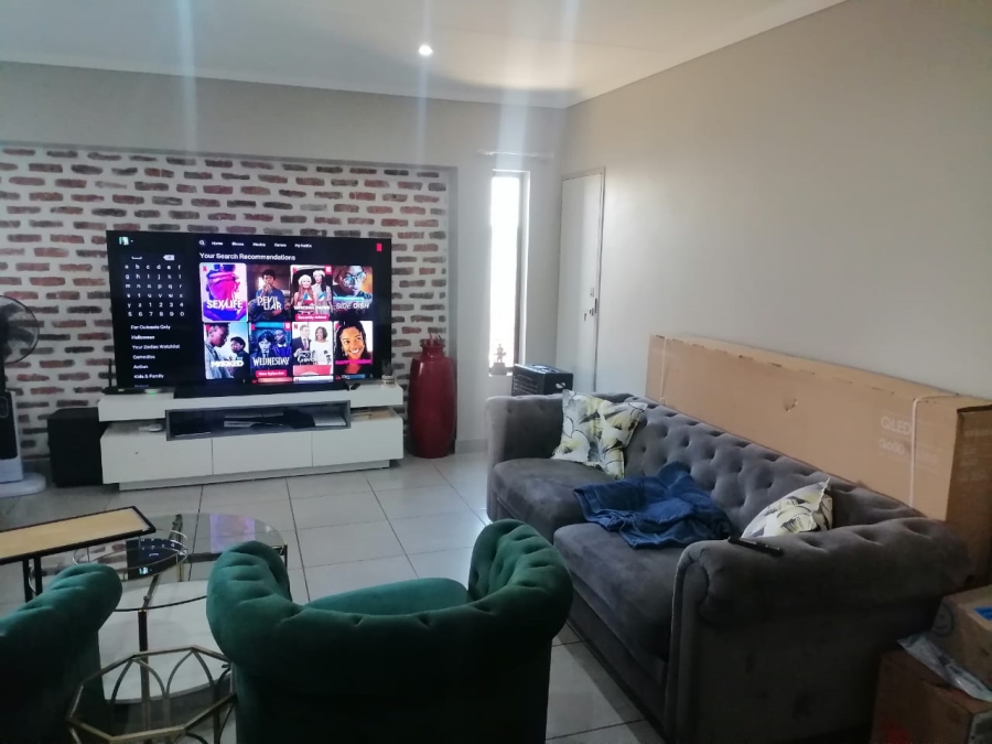 To Let 3 Bedroom Property for Rent in Lion Pride Gauteng