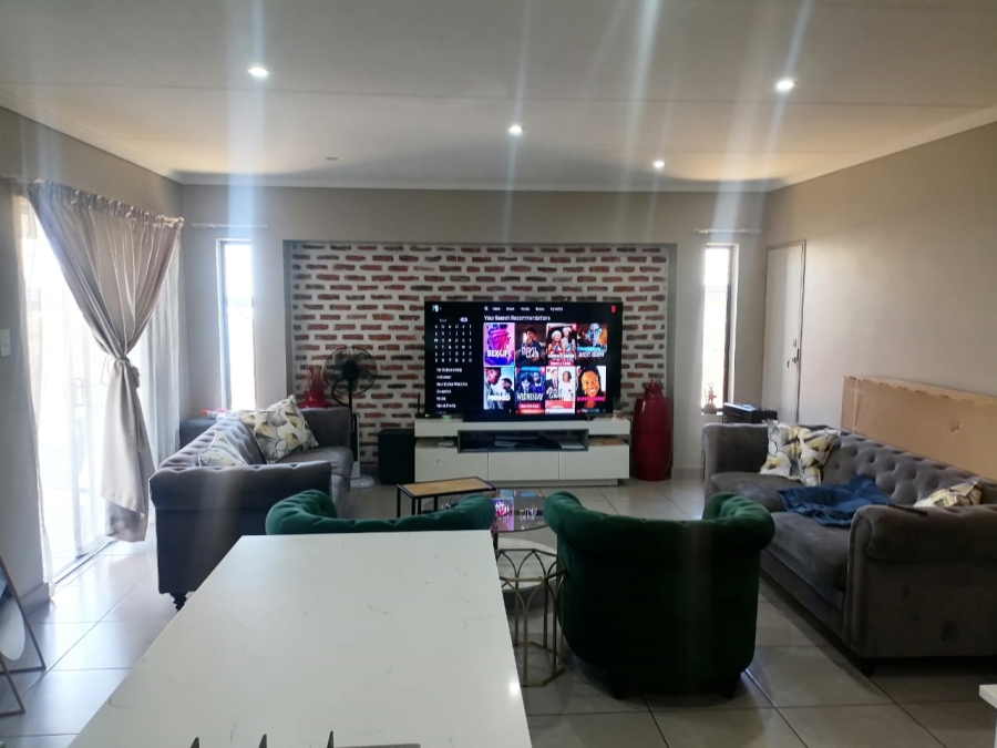 To Let 3 Bedroom Property for Rent in Lion Pride Gauteng