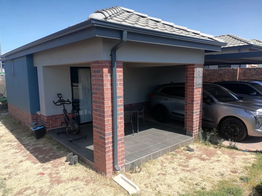 To Let 3 Bedroom Property for Rent in Lion Pride Gauteng