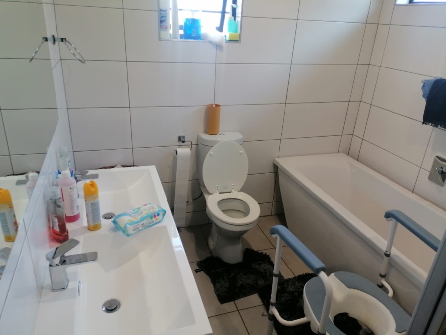 To Let 3 Bedroom Property for Rent in Lion Pride Gauteng