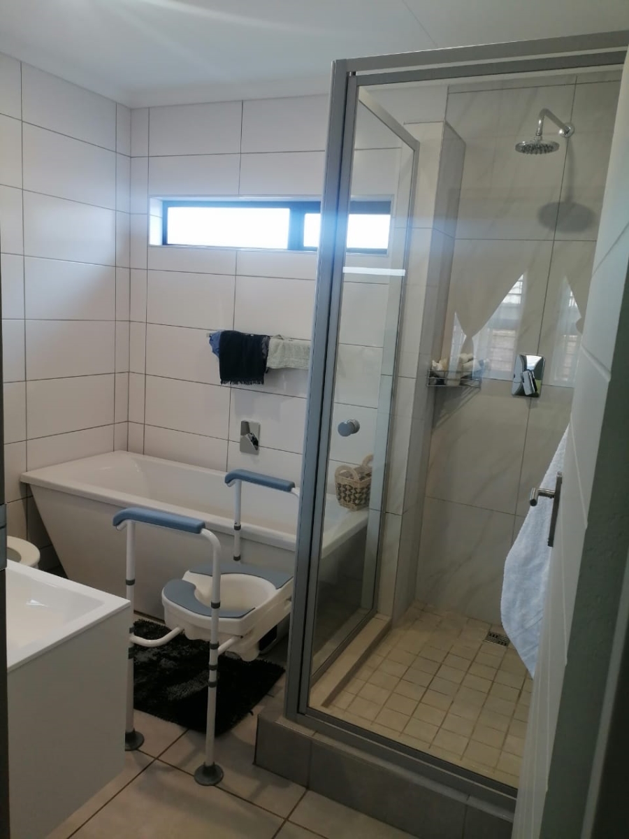 To Let 3 Bedroom Property for Rent in Lion Pride Gauteng